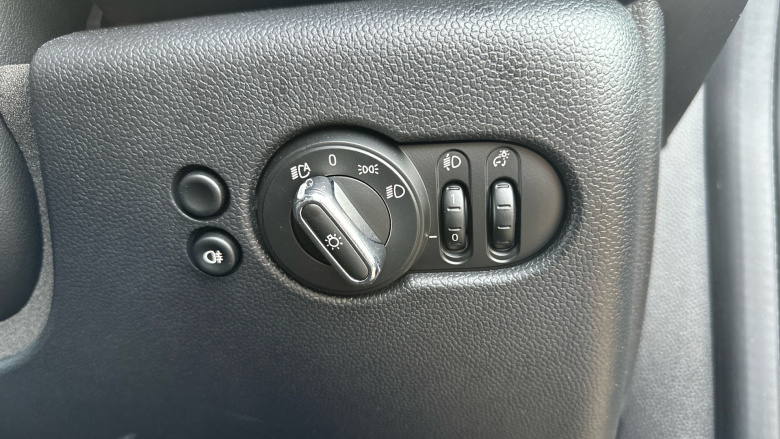 MINI Hatchback 1.5 Cooper Exclusive Premium 3dr Auto Petrol Hatchback